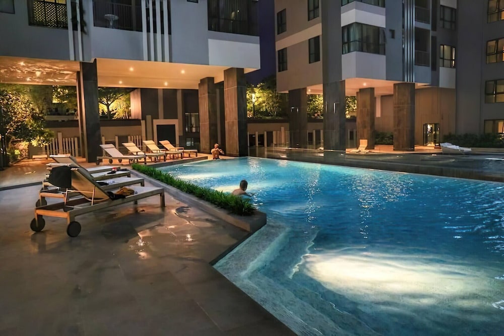 Best Location of Pattaya, Sky Pool and Close to The Beach