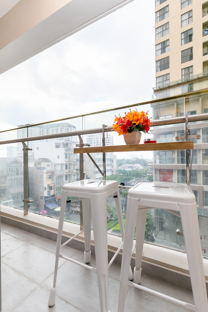 Jennifer House - Millenium Apartment