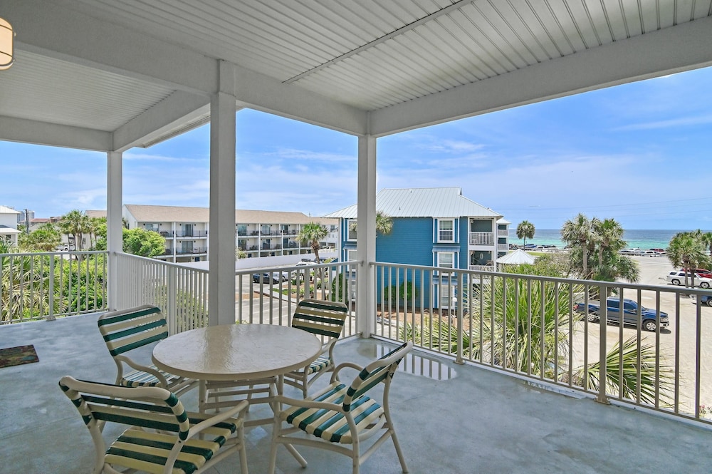 Pavilion Palms 205b