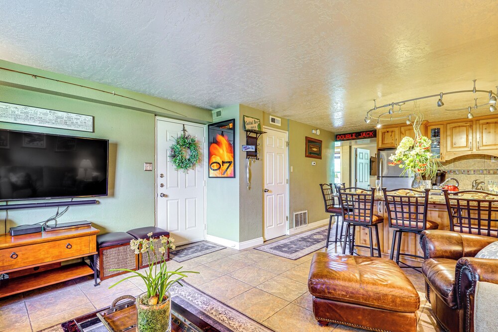 1/2 Block to Lift Bus Stop: Condo in Park City