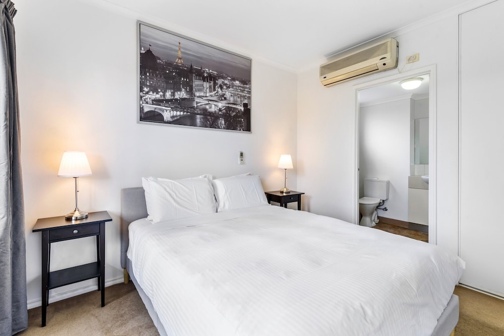 Chic 2-bed Apartment Near Albert Park