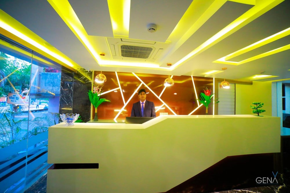 Lobby & Reception