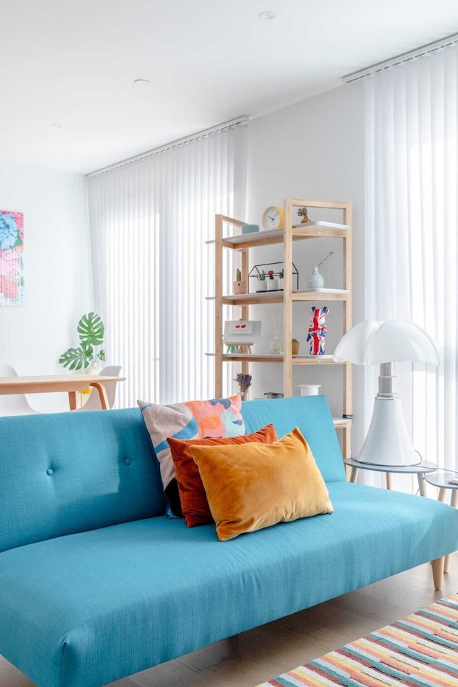 Stylish 2BD Oasis W/balcony South East London!