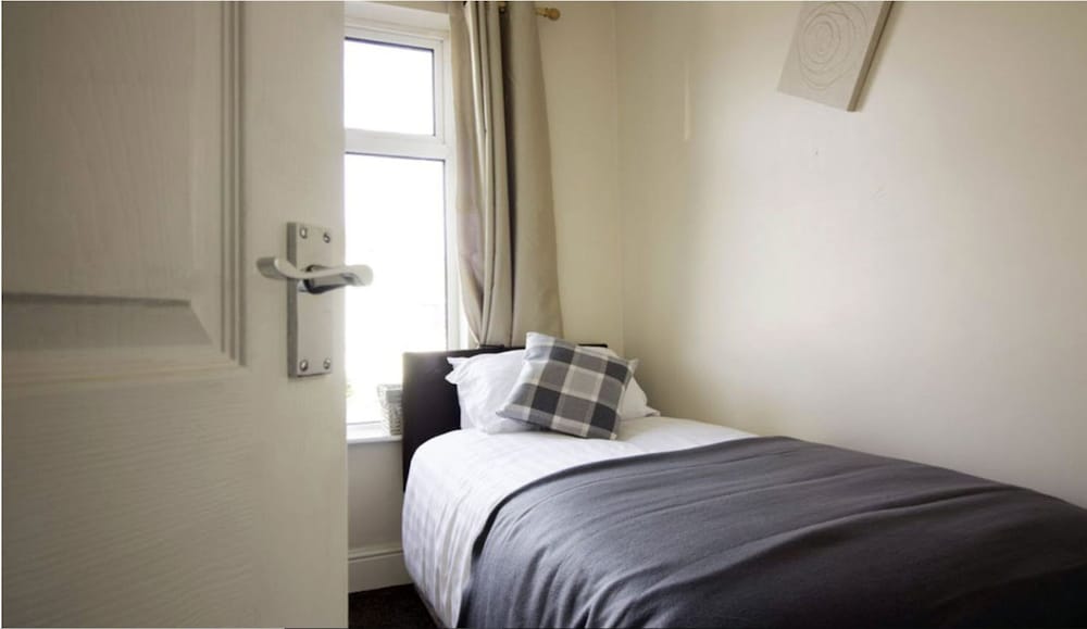 RoomTel - Brook House view 2