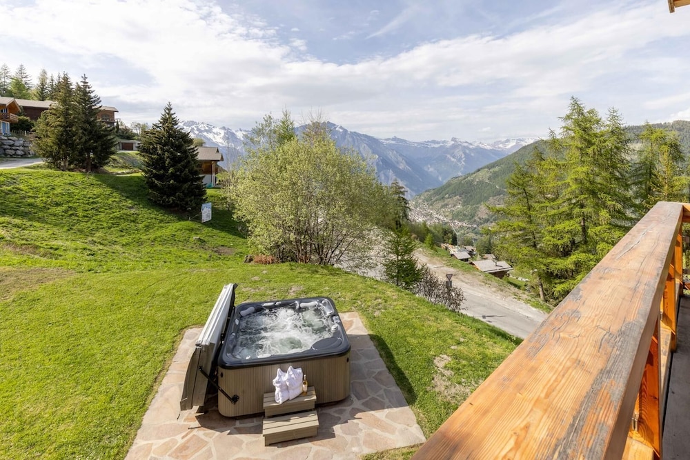 Crystal de Neige Luxury Chalet Spa & Jacuzzi
