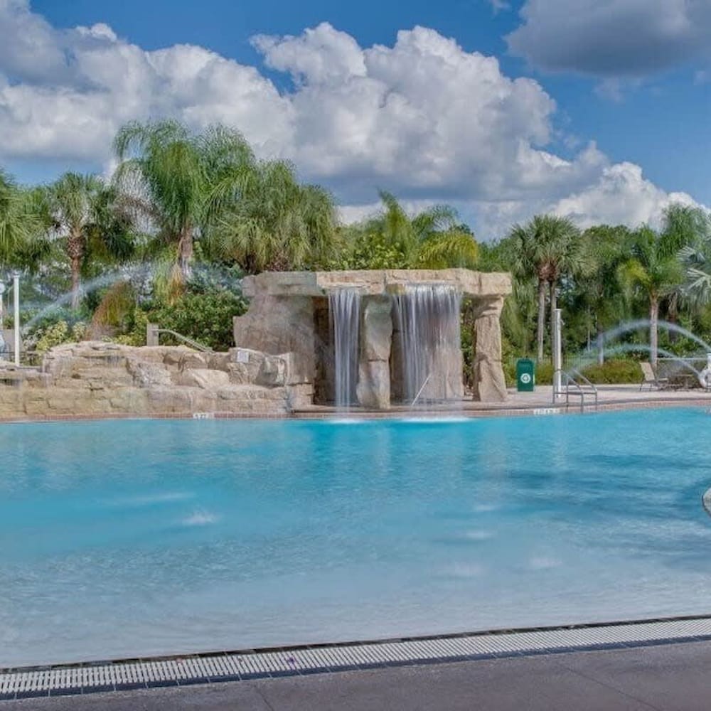 9004 Amazing 5BD With Pool