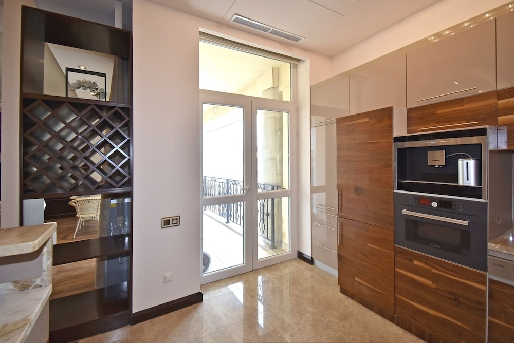 North Ave. Apartments by Luxe Group HH55