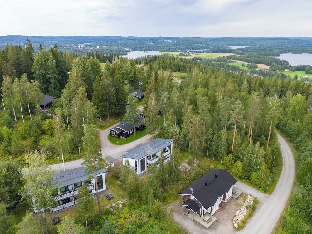 Peaceful 2BR Getaway Cabin at Riihivuori