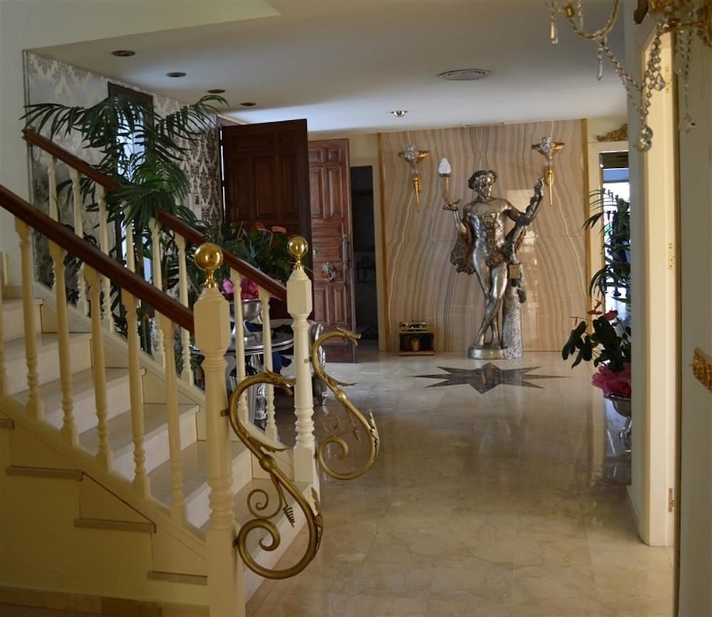 Unique Luxurious and Palacial Villa - Image 5