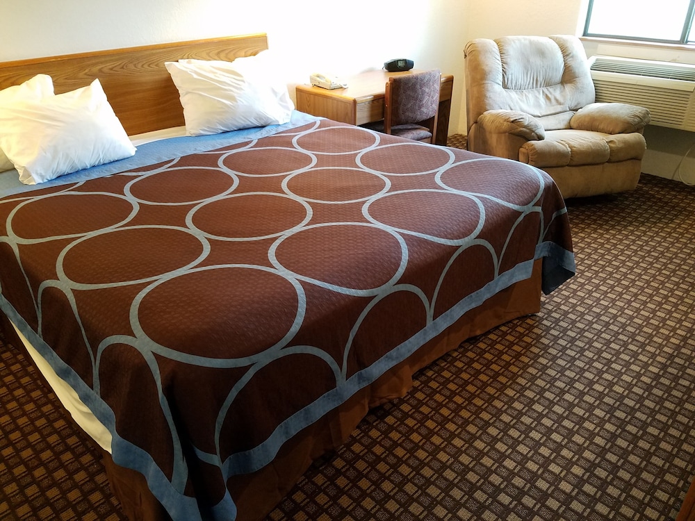 Auburn Inn view 4