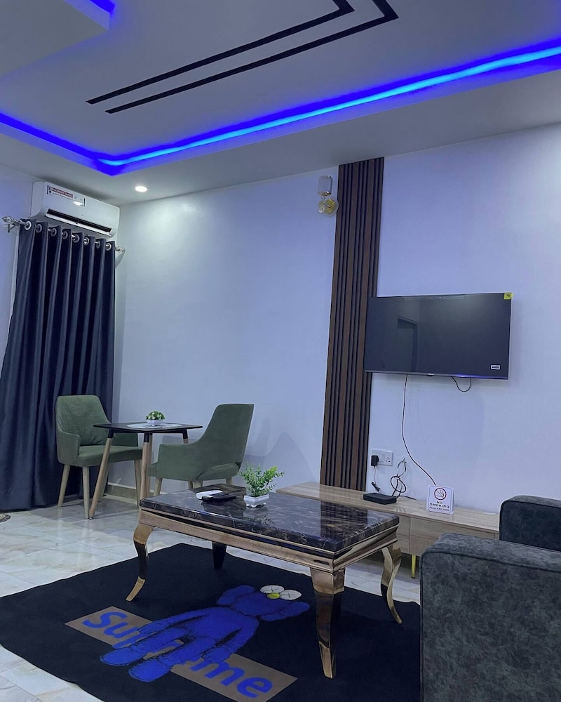 House 17 Apartment and Services Ltd