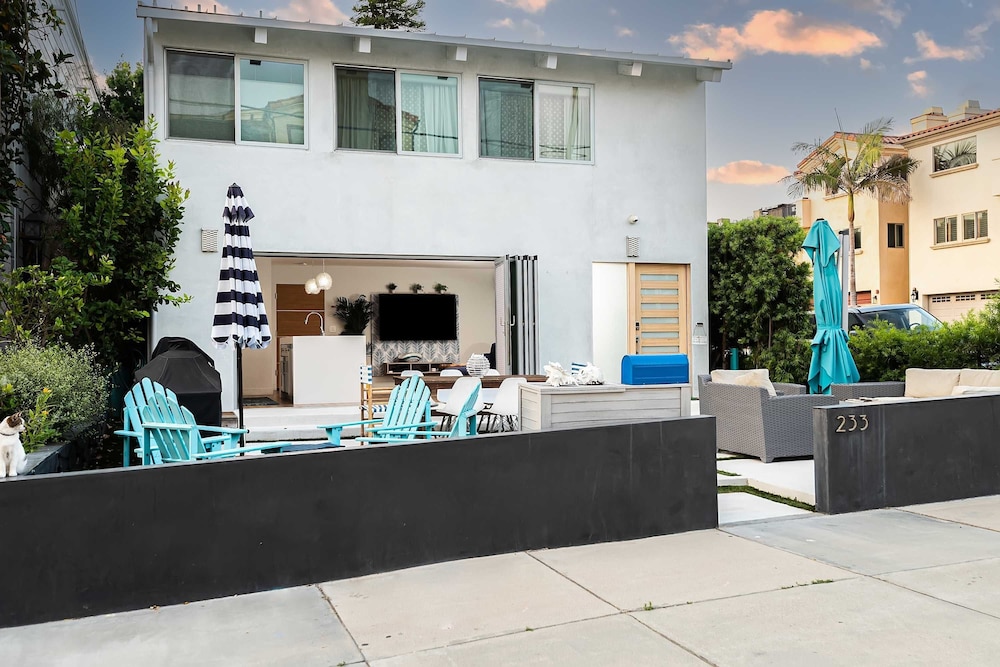 Your Coastal Getaway in Manhattan Beach Awaits