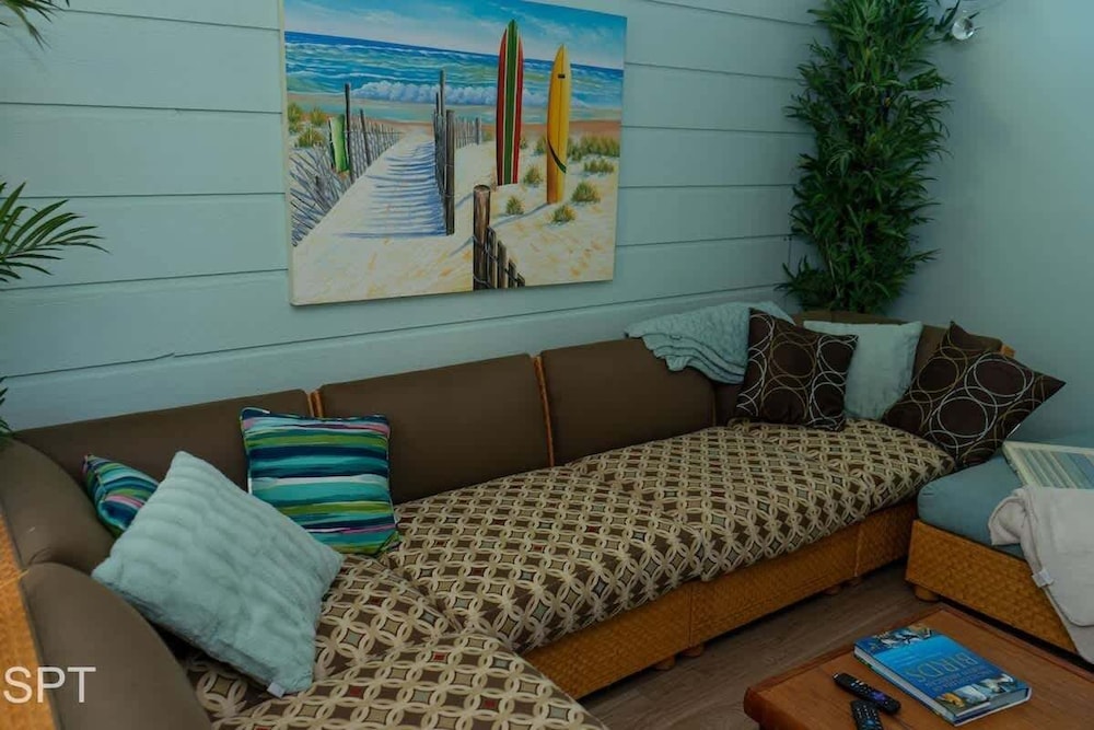 Lil Caribbean Vibes 2 Bedroom Home