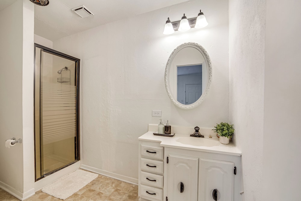 Fenced-in Yard: Home < 1 Mi to Lake Ray Hubbard!