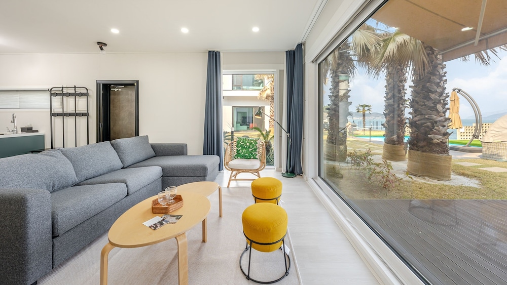 Namhae Orosy Bada Pool Villa & Pension