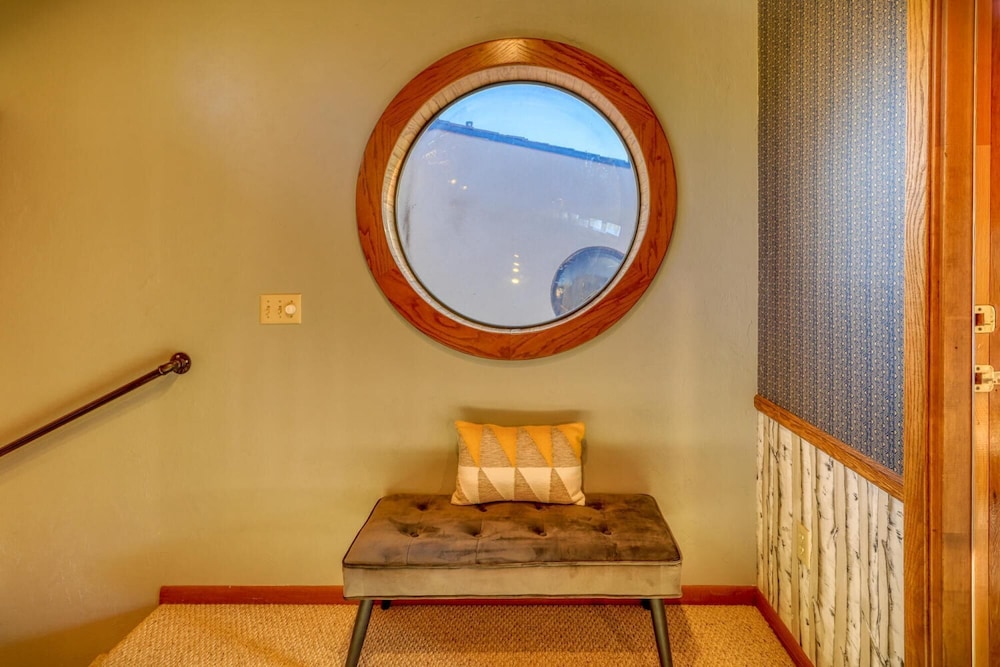 Pet Friendly Tranquility Near The Lake view 5