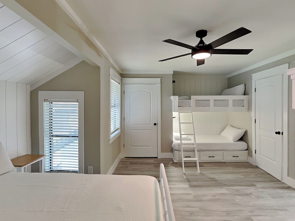 Easy on Eastern Lake by Southern Vacation Rentals
