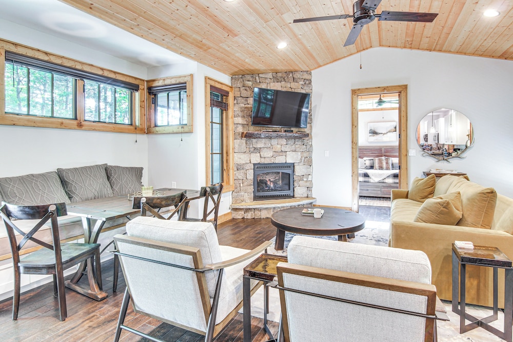 Chinquapin Escape: Resort Perks, By Lake Glenville