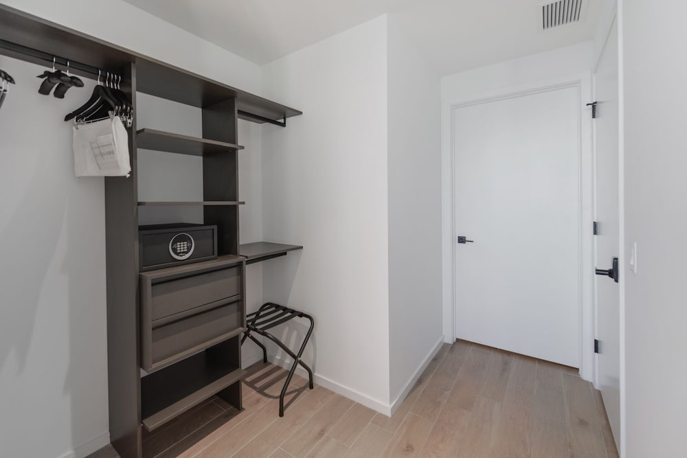 Bayside Apt with Impressive City Views