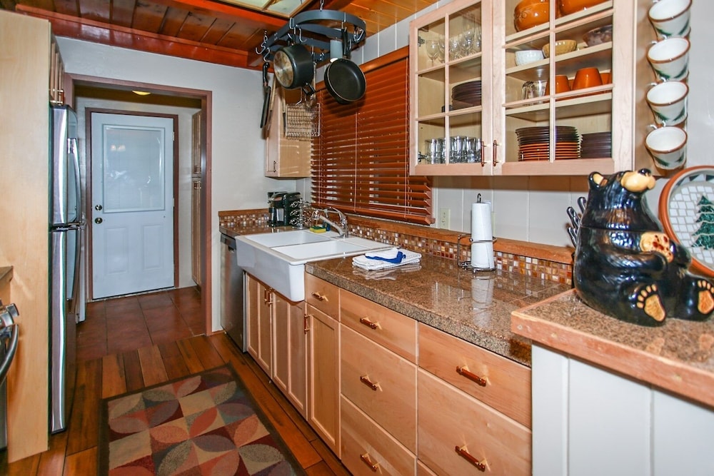 Bear Mountain Escape 2 Bedroom Apts by RedAwning