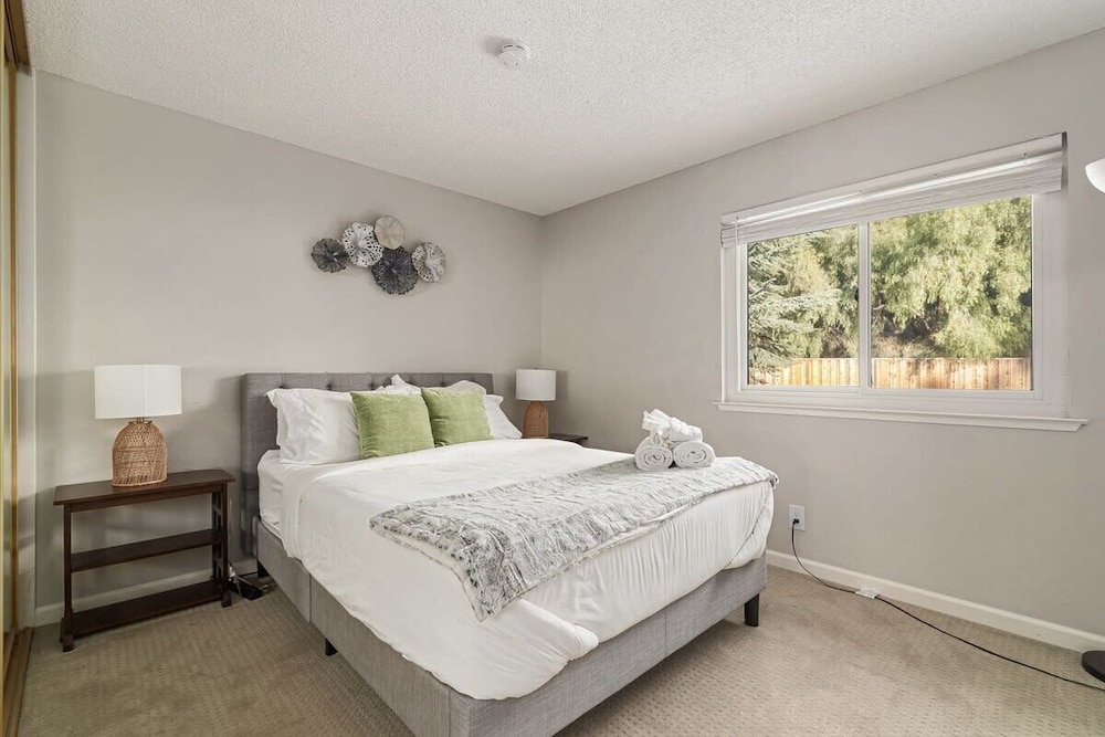 @ Marbella Lane - 4BR Siliconvalley Gempool House