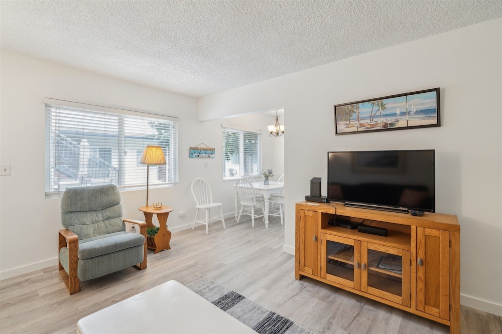 Beautiful 2 Bed Beach Getaway #115 2 Bedroom Condo by Sunset Shores Condominiums