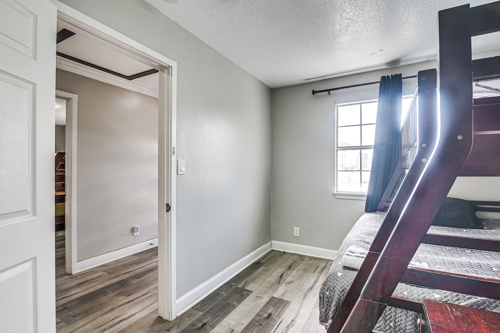 Walkable Apt 2 Mi to Dtwn: Houston Retreat!
