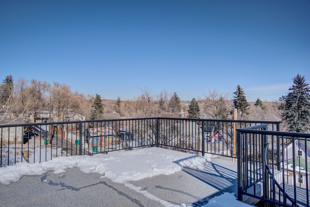 Modern Rooftop Patio New-build Townhome in COS view 3
