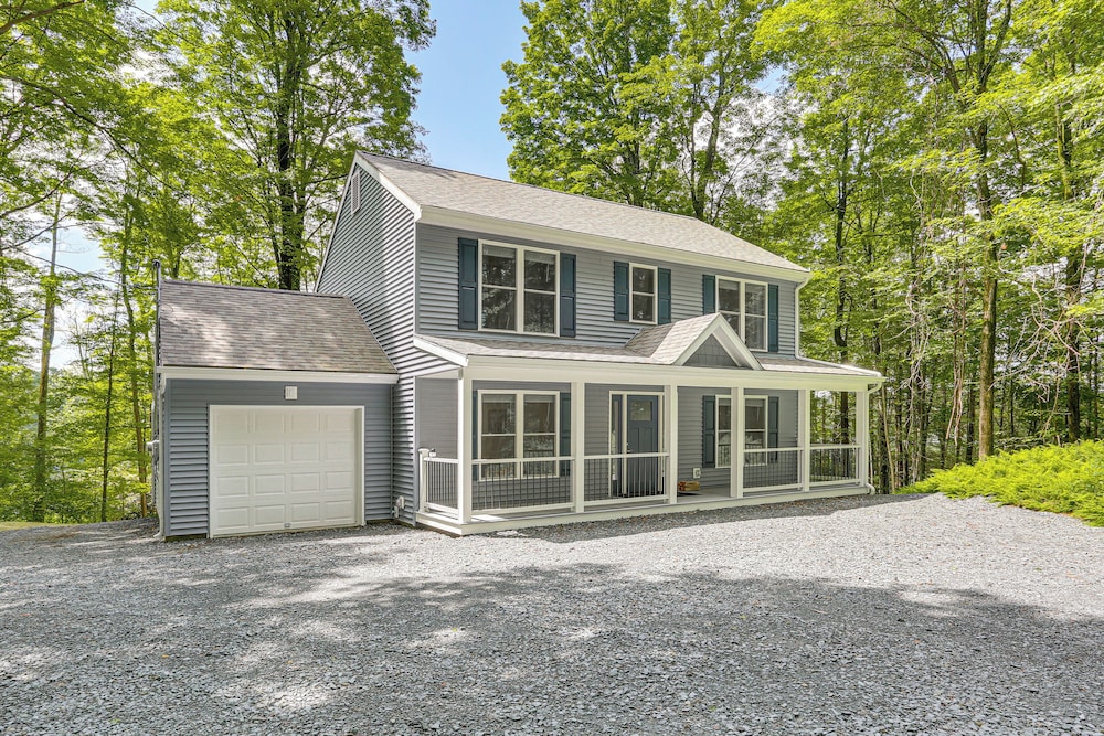 Boat, Fish & Unwind: Waterfront Gem in Pocono Mtns