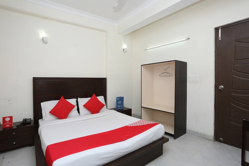 OYO 15822 Ryan Residency