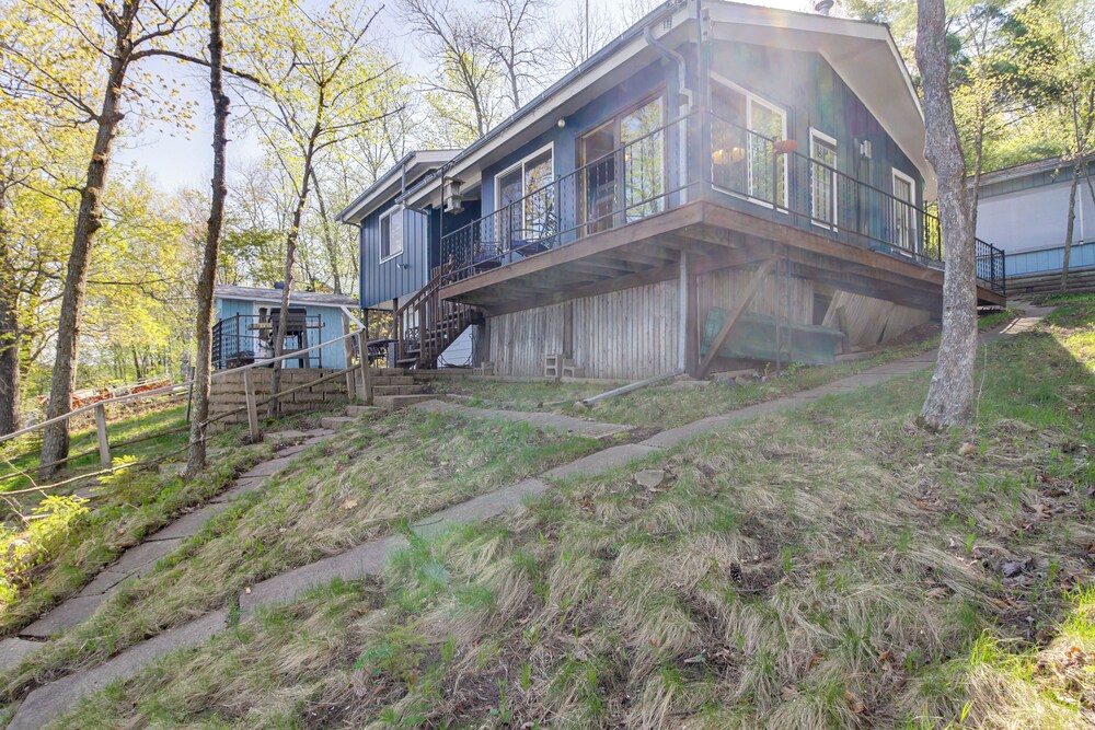 Spirit Lake Cabin w/ Boat & Kayak Rentals! view 3