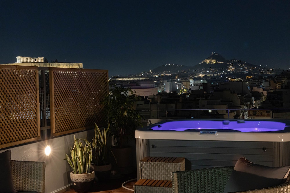 Acropolis Sky Retreat Jacuzzi 3BR Maisonette