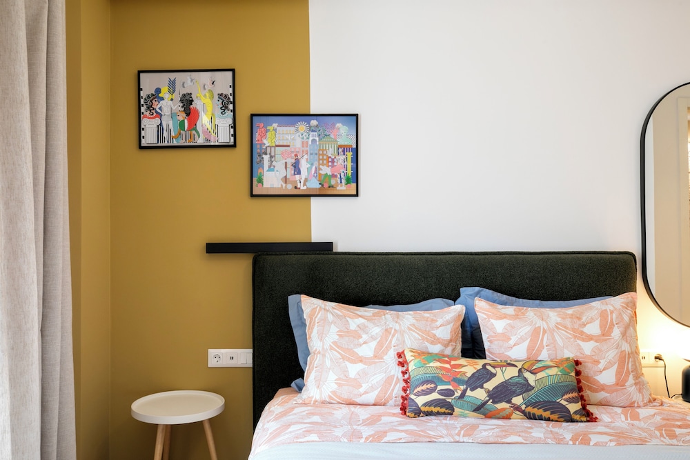 Elysia - 2-Br Apt & Balcony in Athens