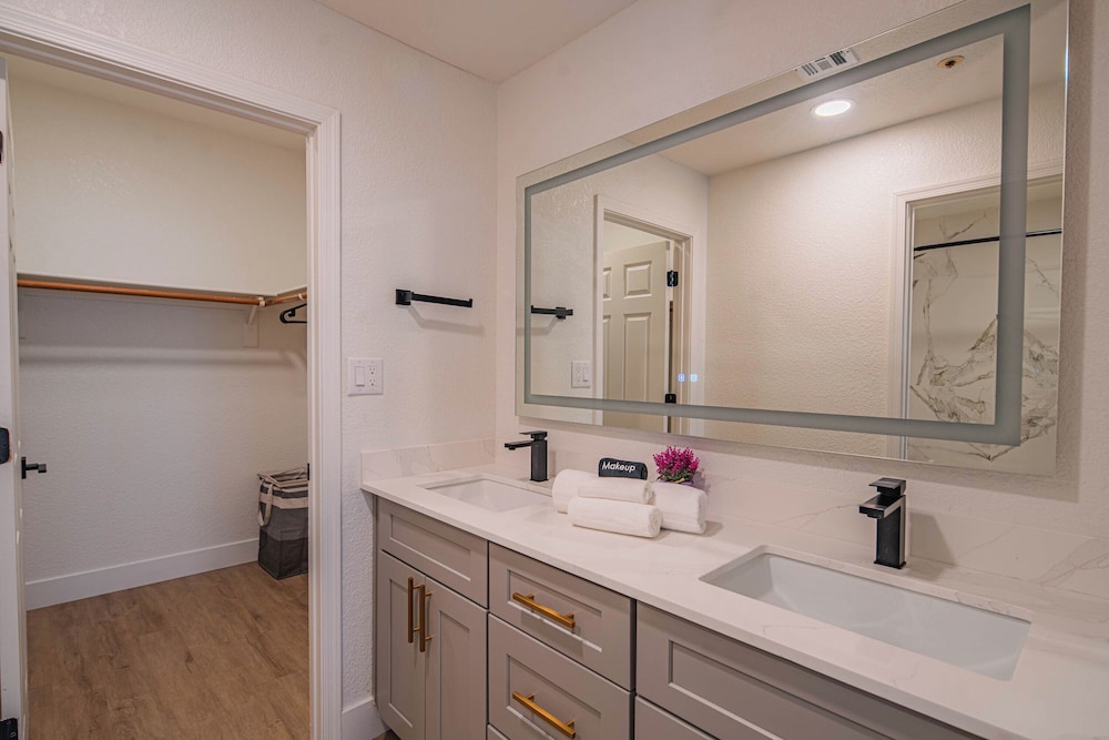 ROVE LIVING/KL - Hideaway North Scottsdale