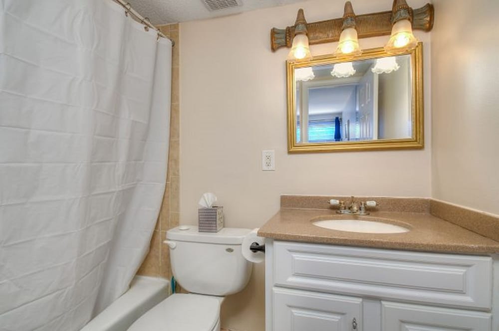 Holiday Towers by Elliott Beach Rentals