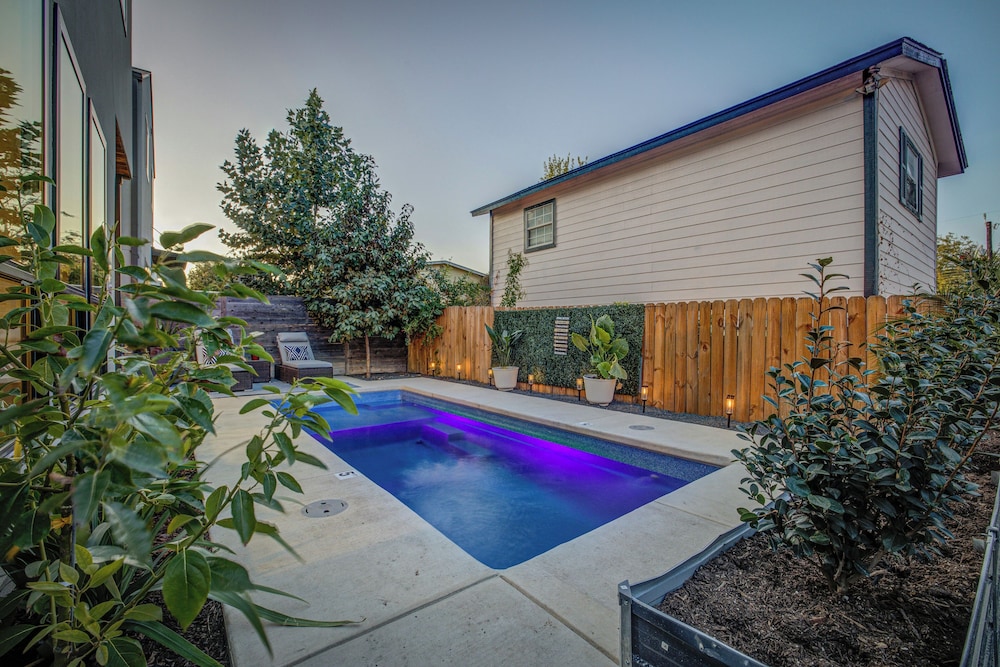 New Build, Private Pool, Near Pearl/riverwalk