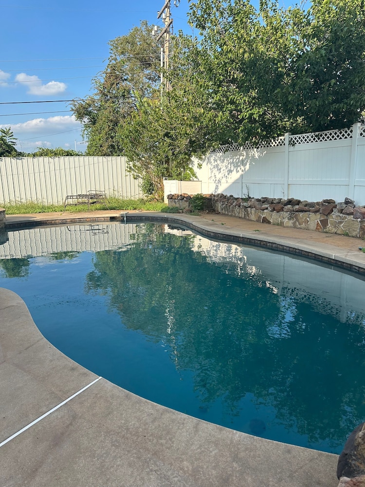 Spacious Lakefront View With Hot Tub and Pool NH