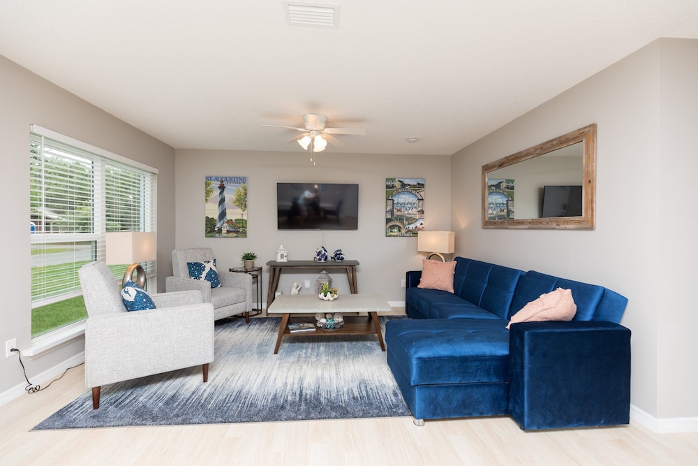 Charming Downtown Cottage 3 Bedroom Home