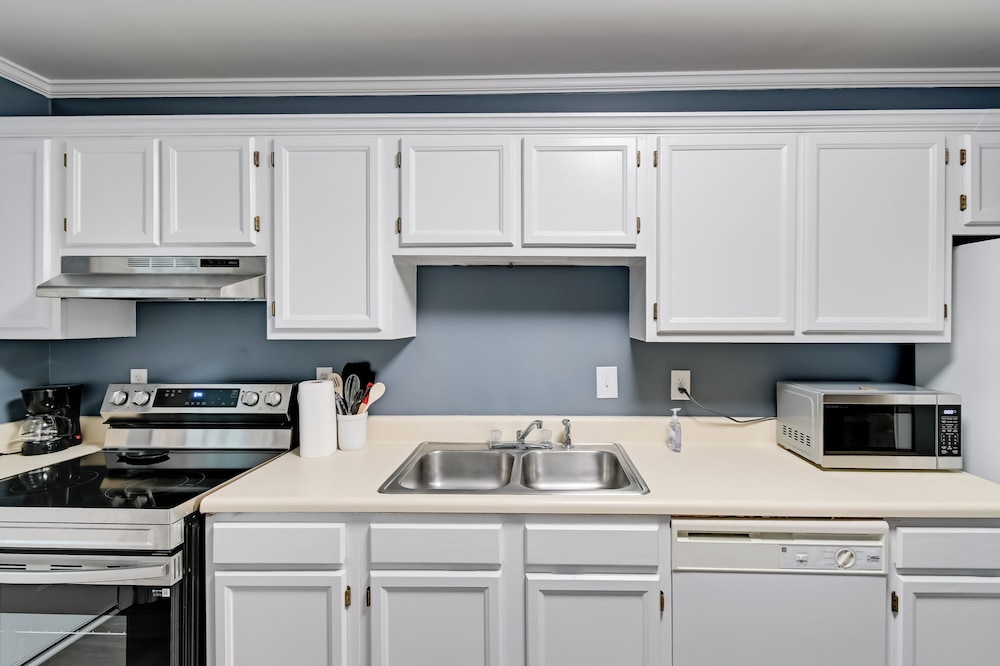 Private Patio: Apt 6 Mi to Cheraw State Park!