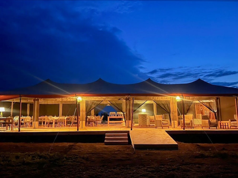 Wildlux Serengeti Camp