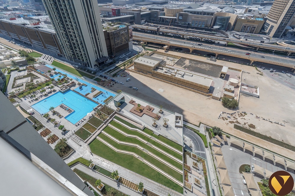 Vogue full Burj Khalifa View Dubai Mall