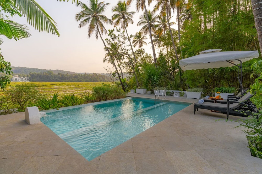 Loto Bianco by Hireavilla -4br w Pvt Pool Siolim