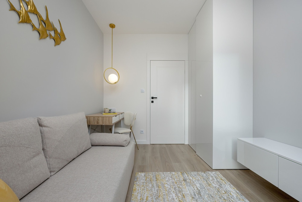 Mokotów Stylish Apartment by Renters view 3
