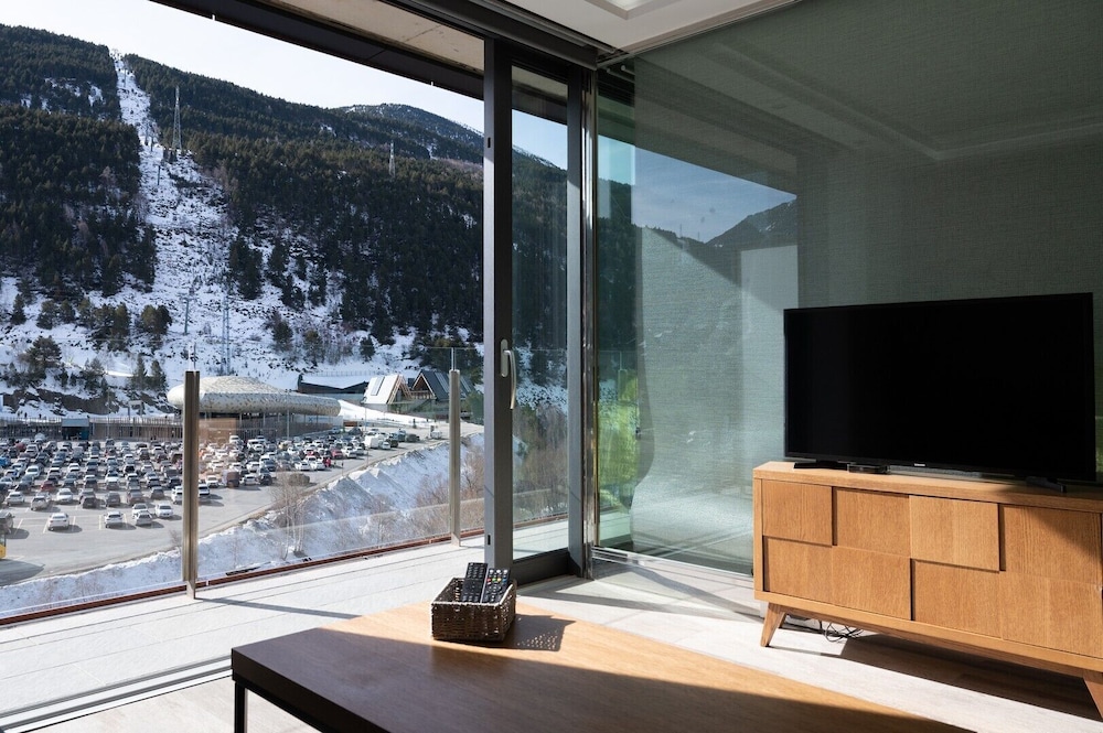 THE MIRROR & SPA by Elegant Residences