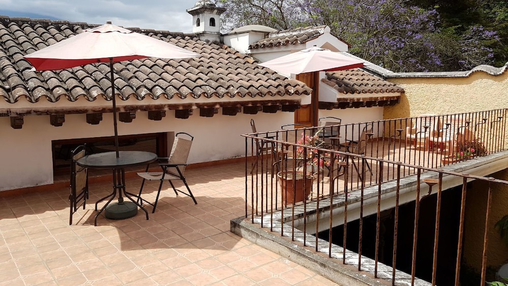 La Casa De La Alameda