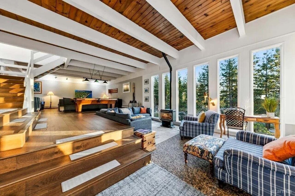 3748 Terrace Drive 5 Bedroom Home