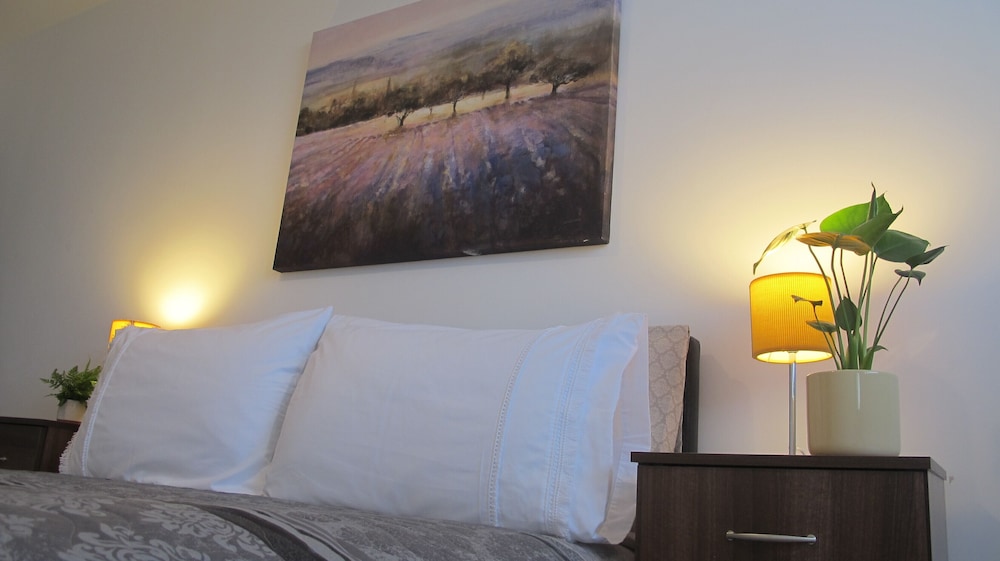 Lovely-cozy Apartment in Brierley Hill view 3