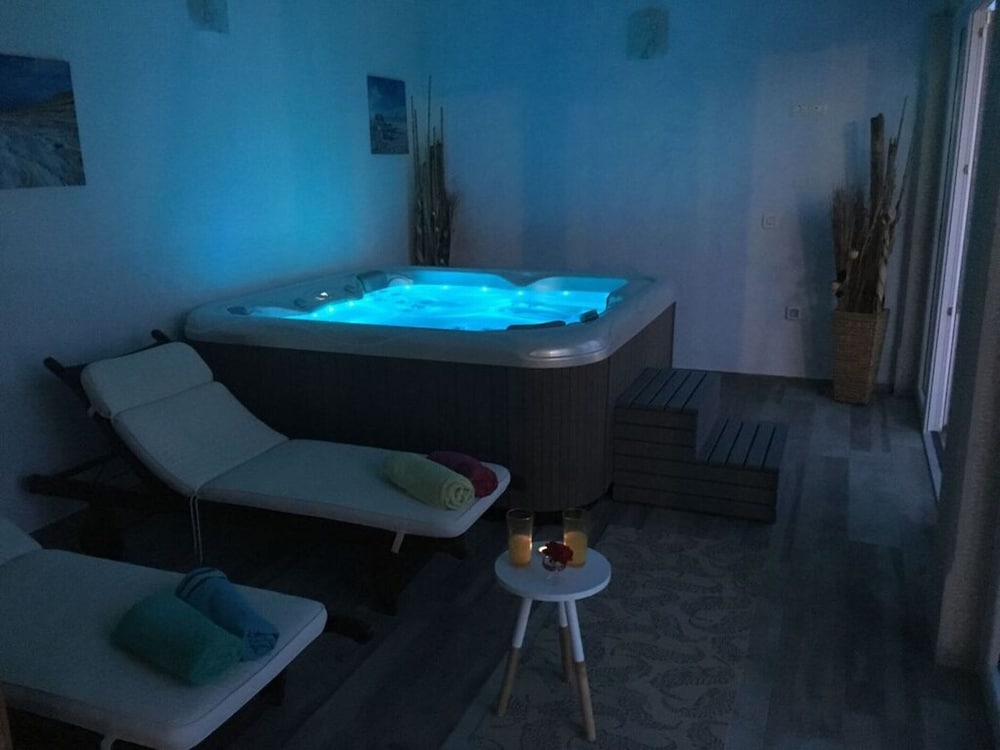 New White Villa, 60 m2, Pool