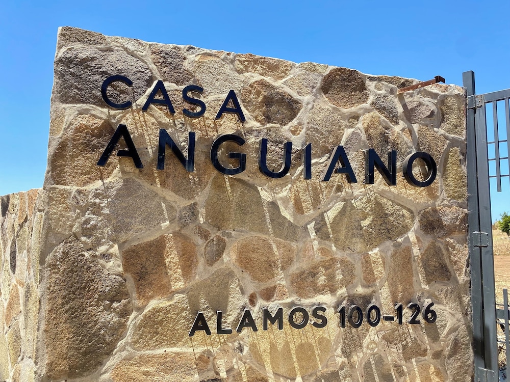 Casa Anguiano Valle de Guadalupe view 2