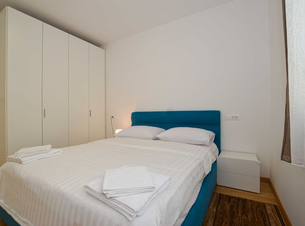 Family Friendly Spacious Apartment With Garden and Terrace